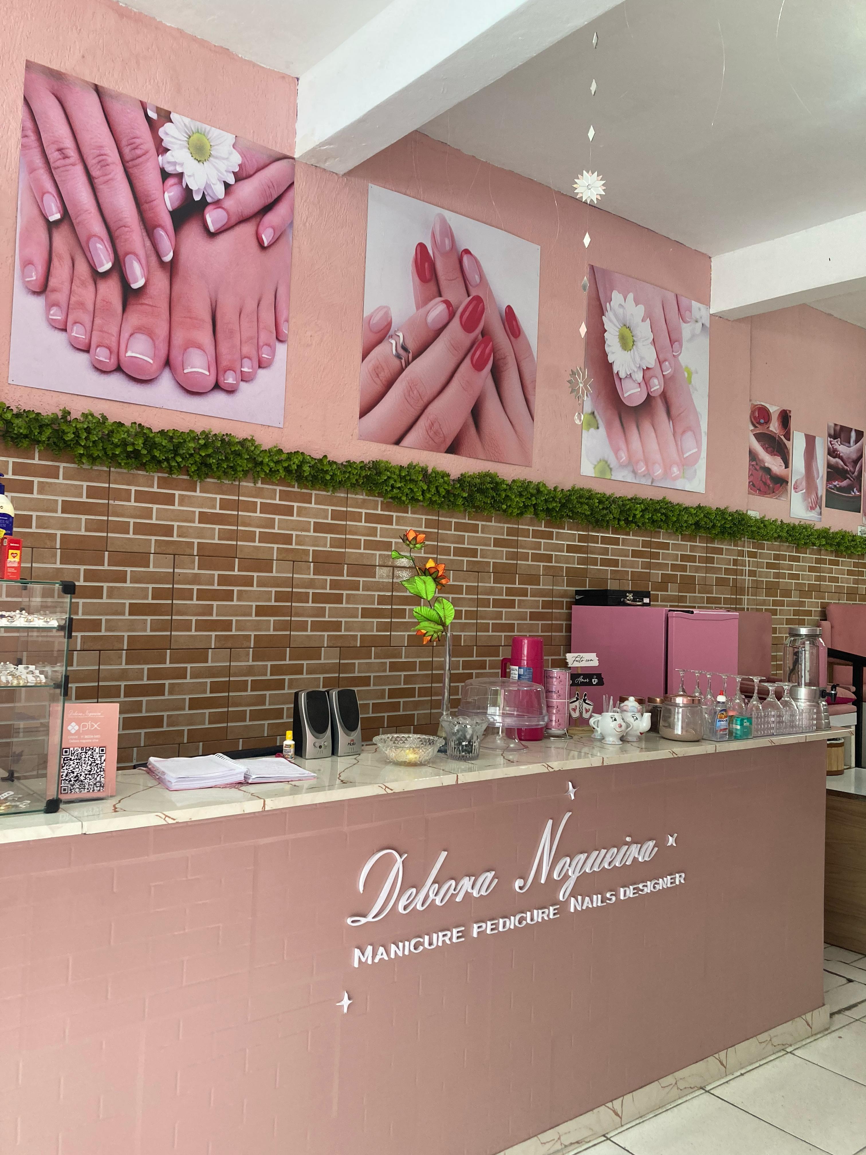 Atendimento profissional de manicure